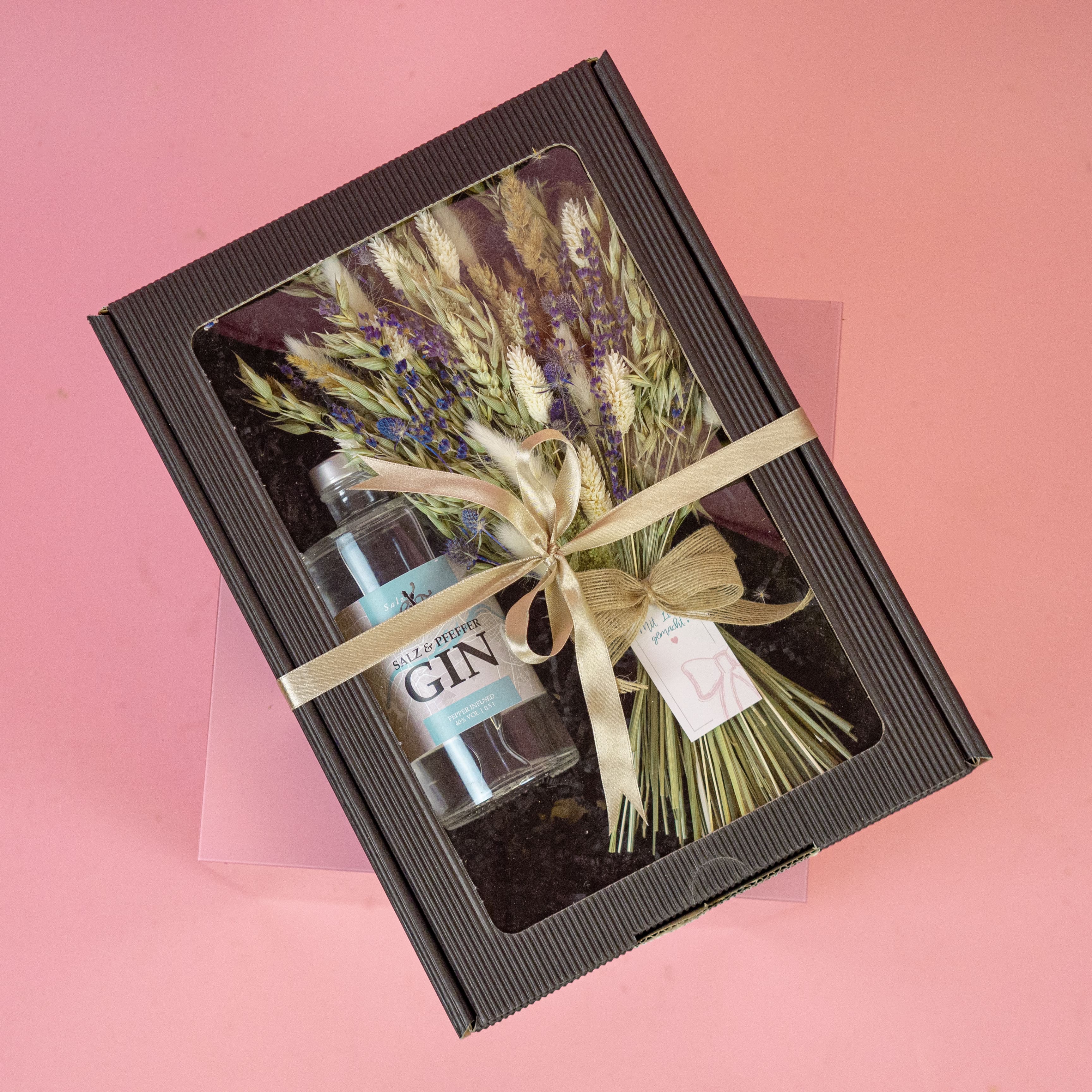trockenblumen-strauss-gin-oliven-oel-geschenk-box-globaldesire-salzpfeffer