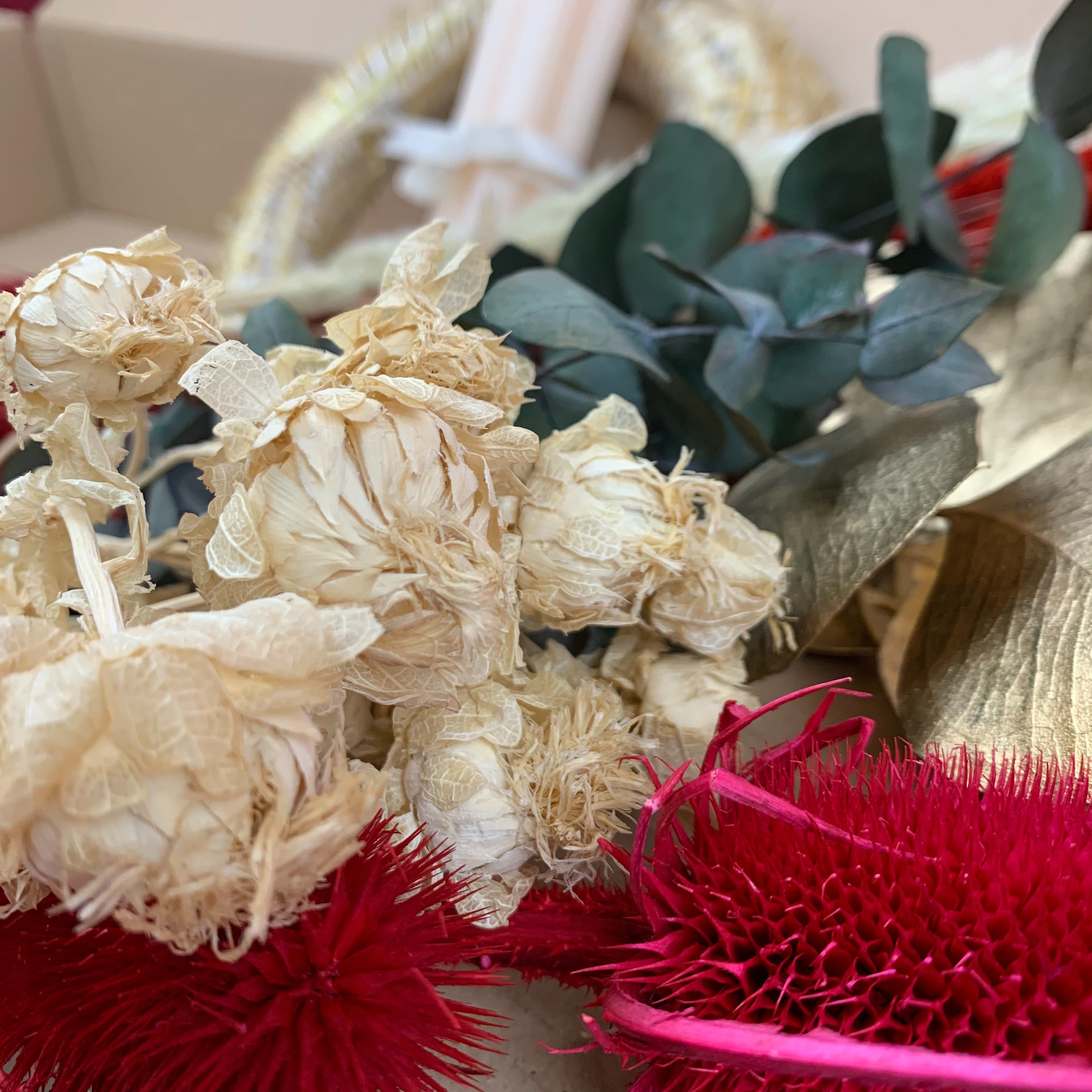 adventskranz-trockenblumen-santas-favorite-rot-gold-gruen-weihnachten-dekoration-globaldesire