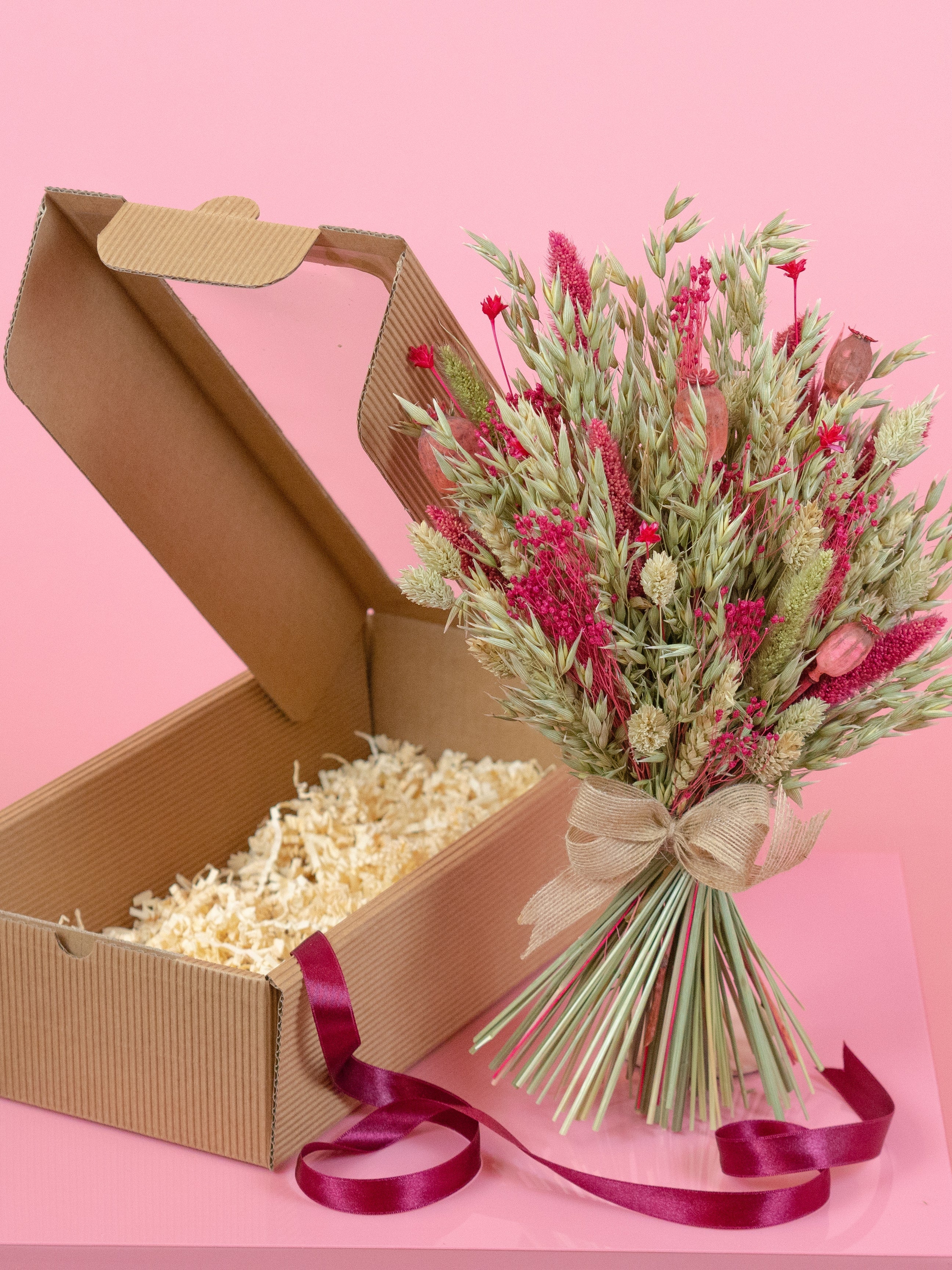 trockenblumenstrauss-geschenk-box-betty-pink-beeren-hochzeit-geburtstag-dekoration-beflowerly