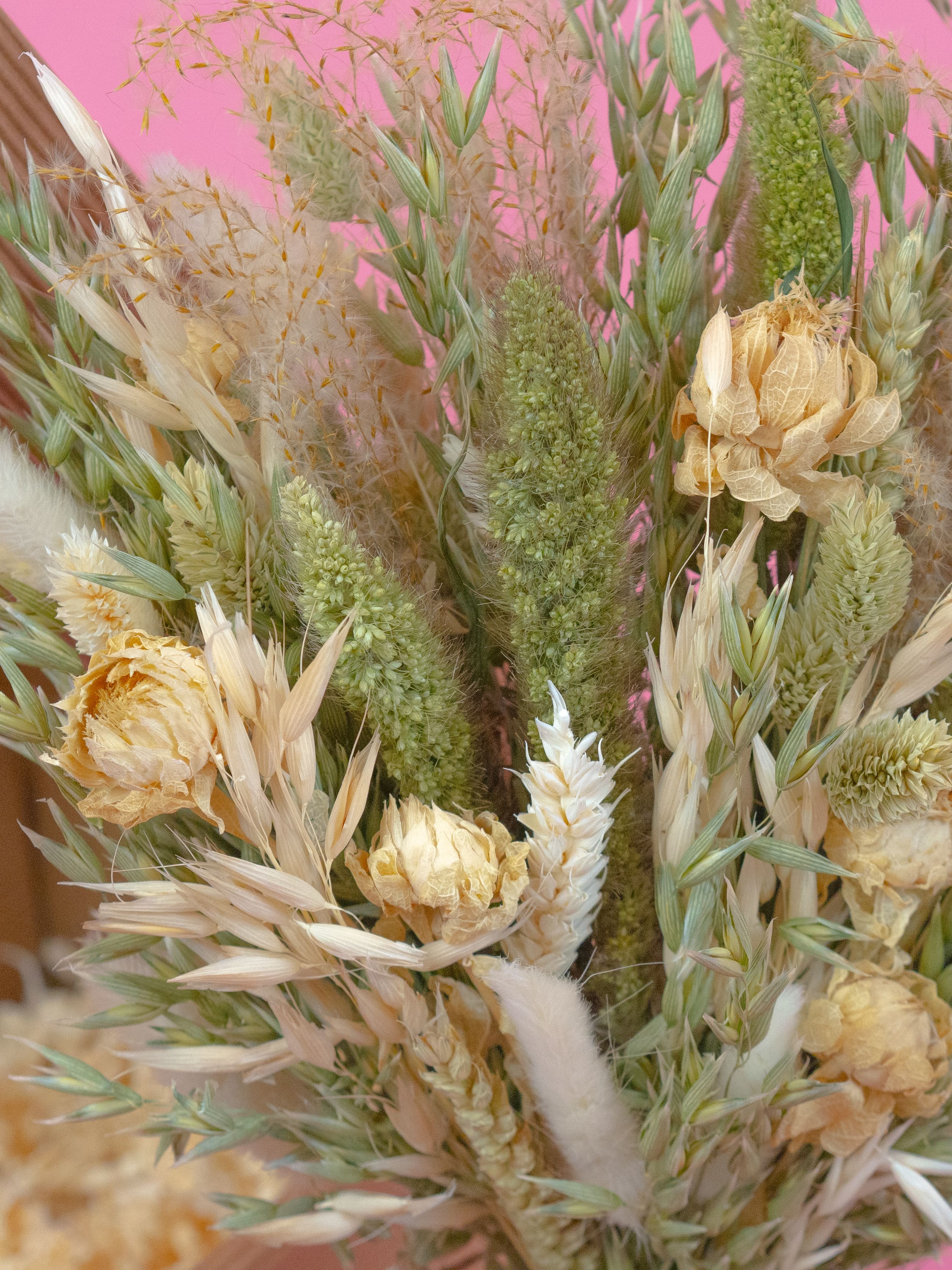 trockenblumenstrauss-geschenk-box-ella-gruen-natur-creme-beige-geburtstag-hochzeit-dekoration-beflowerly