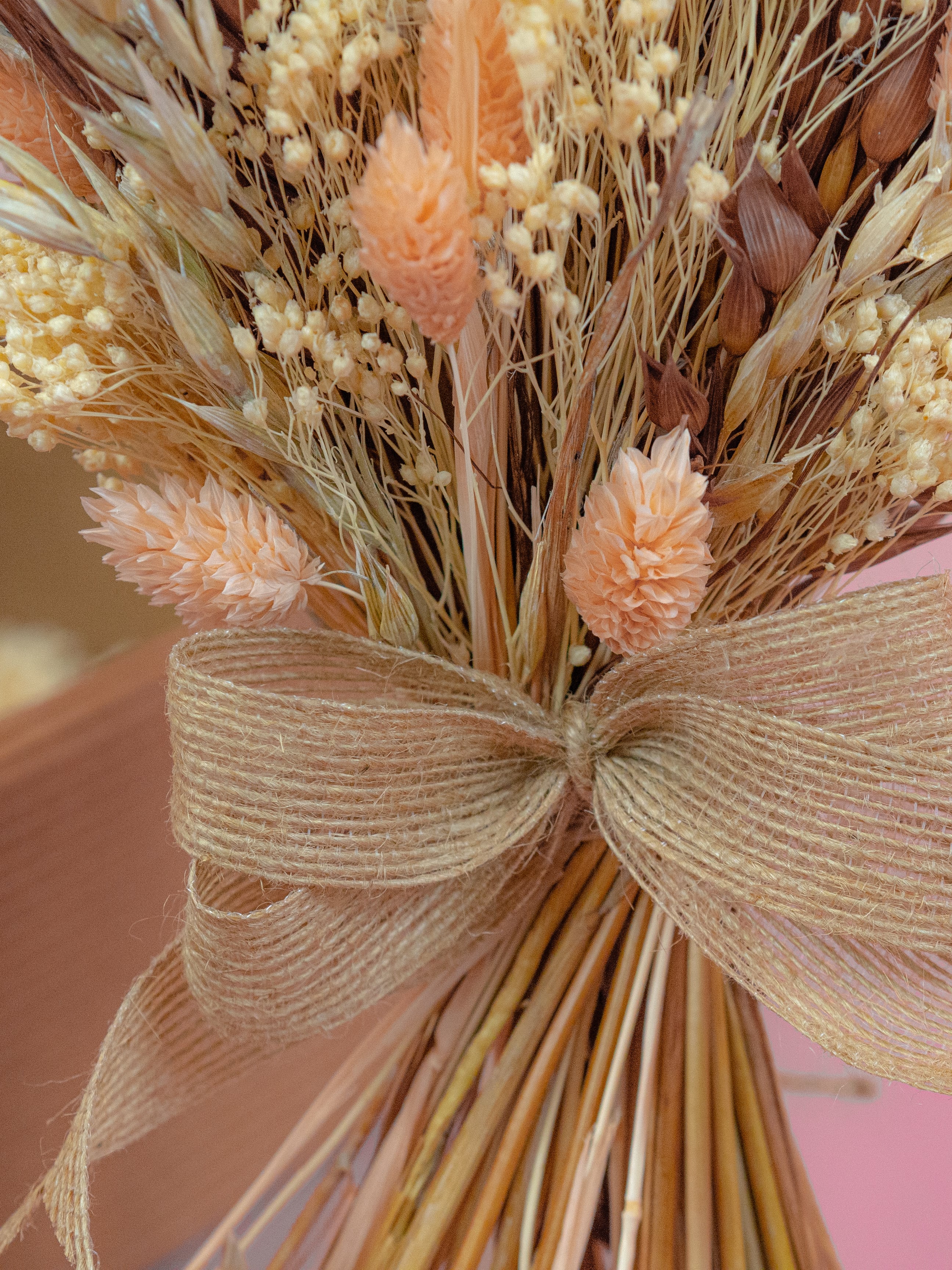 trockenblumenstrauss-geschenk-box-franzi-apricot-beige-creme-braun-boho-geburtstag-dekoration-beflowerly