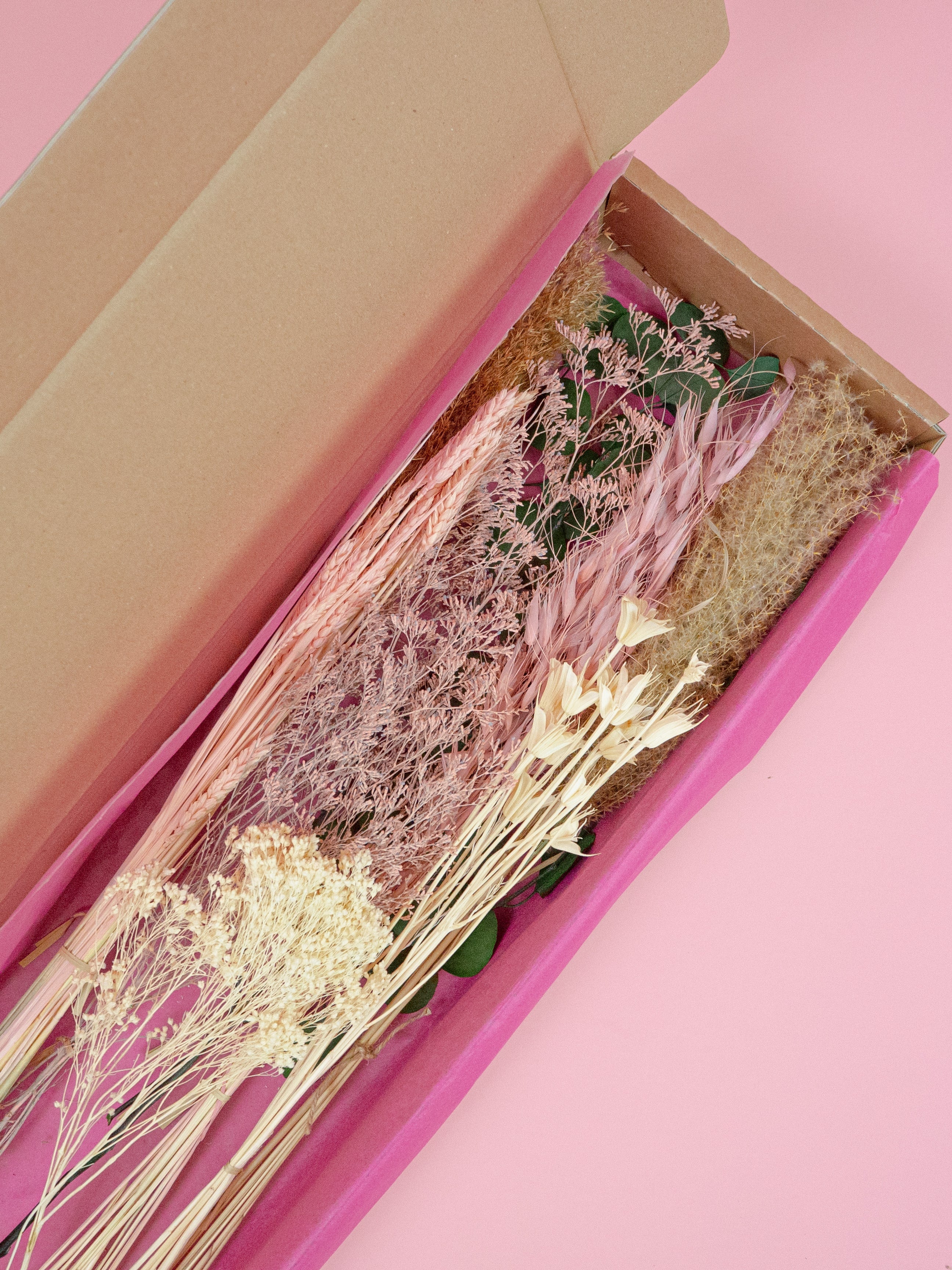 trockenblumen-strauss-diy-eukalyptus-beige-creme-rosa-beflowerly